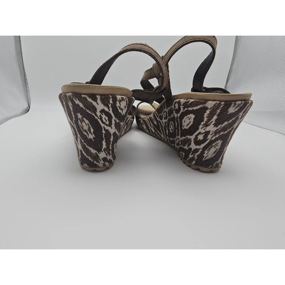 Crocs Women's. Wedge Sandals with Geographic Design Size 9